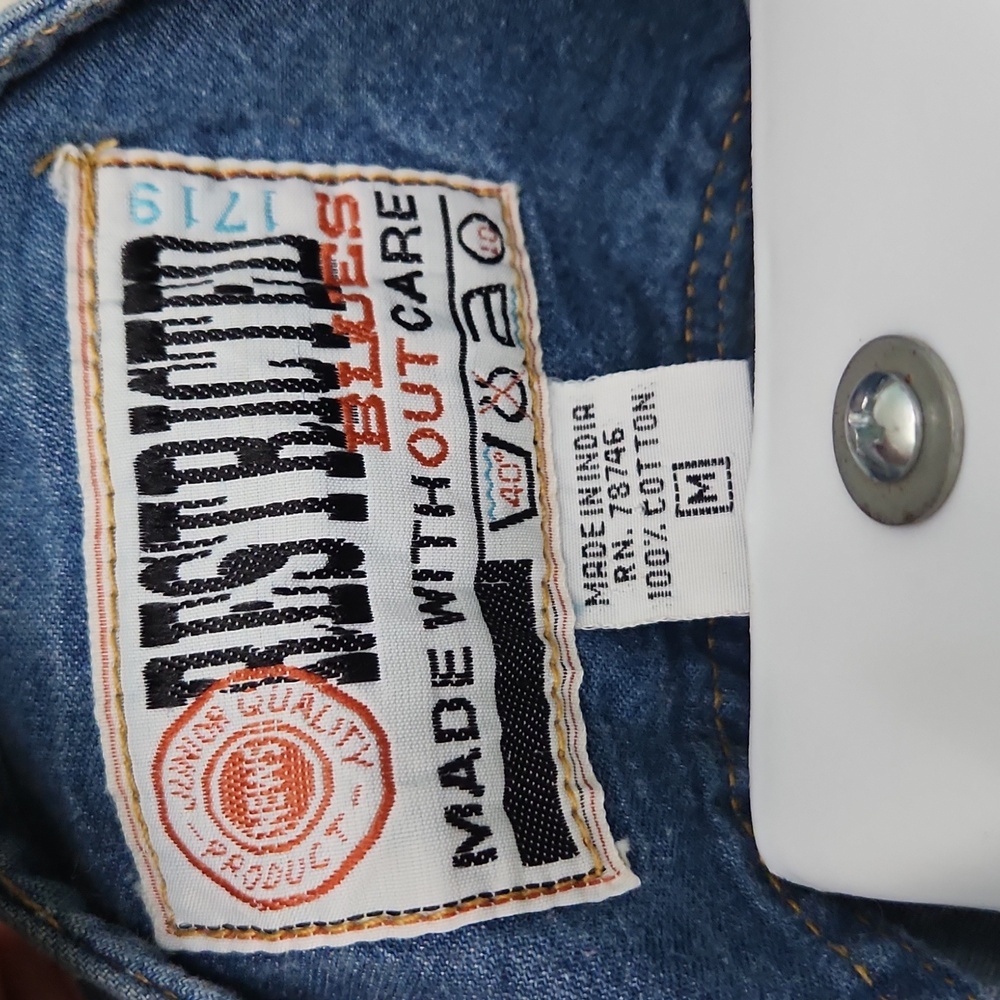 Embroidered Denim Jacket with Floral Accents - Picture 4 of 4